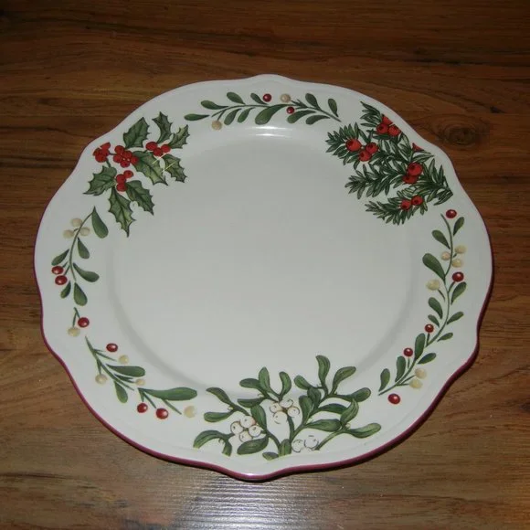 2 Better Homes & Gardens Winter Forest Berry Holly Dinner Plate - Picture 1 of 2